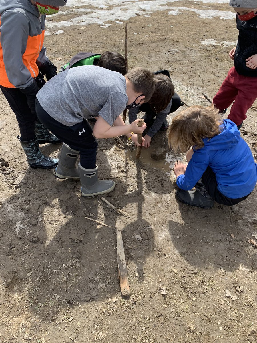 GlenOrchardPS's tweet photo. Thank goodness our Gators are washable. Gathering mud to reinforce their forest forts “just like beavers do!” Get dirty and get outside to learn! #gatorsgrow #tldsblearns https://t.co/LNGGiFxZtd