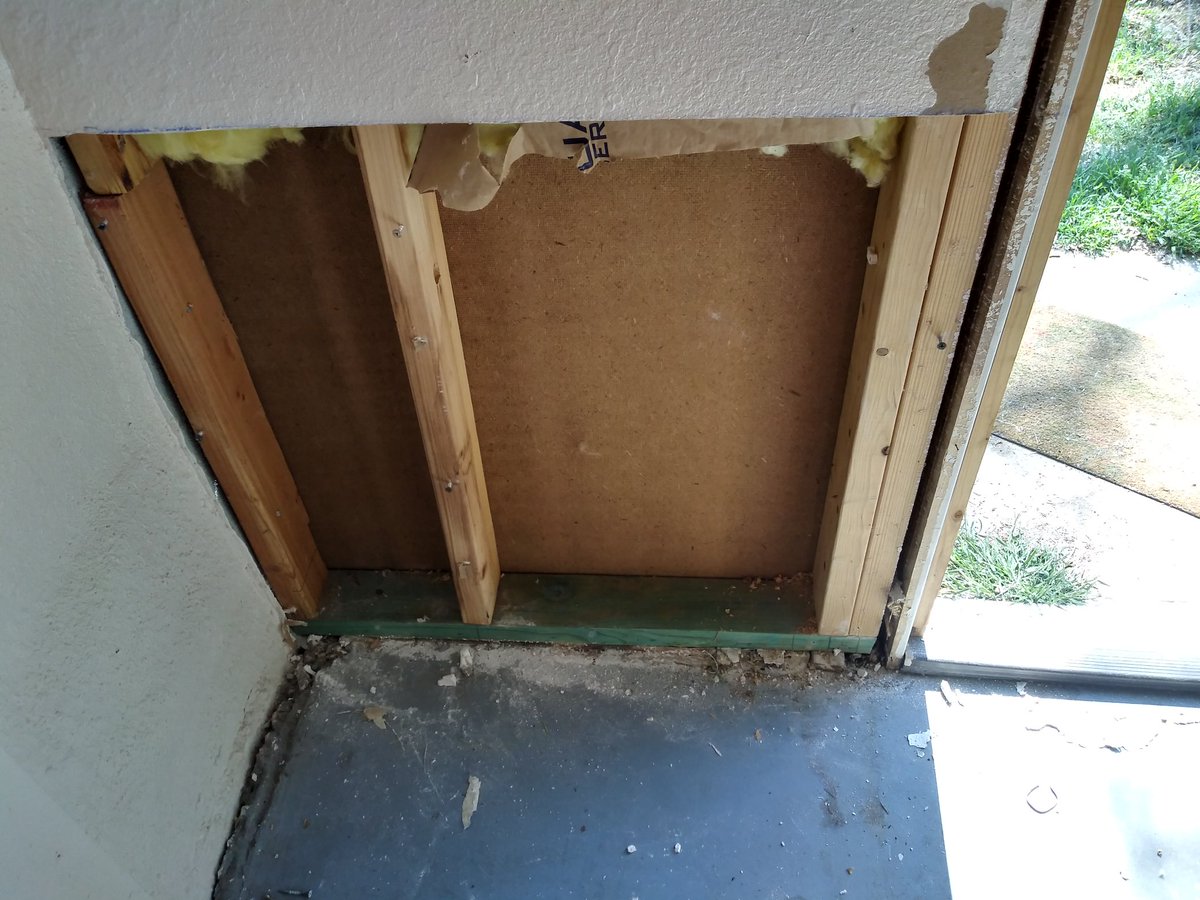 FlyN_Hawaiian14's tweet photo. Got the walls ripped down and anchor bolts in. The contractor that built this addition tried to glue the bottom plate instead of doing it the right way ππ€£ππ€£π #AlwaysFixingShityWork #DoItRightThe1stTime #iTriedToTellYa #iTriedToTellYa https://t.co/rQ7N80GRTv