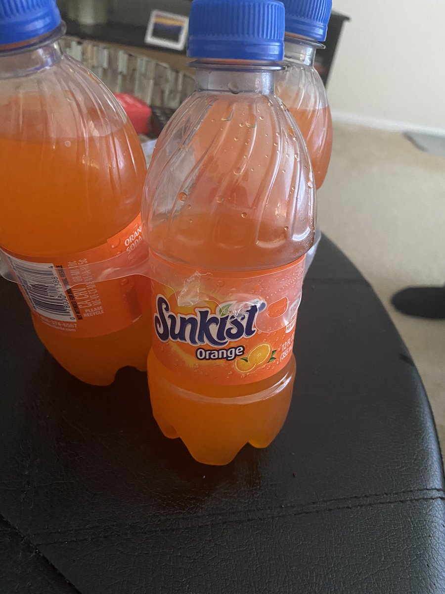 uhohitsdaniJ's tweet photo. @SunkistSoda half of a bottle? Really?? 😒 https://t.co/FhRCAoCg3K