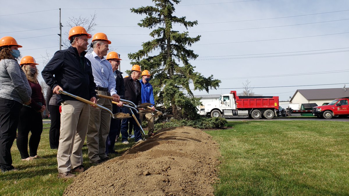 FirstFedVW's tweet photo. Thanks to everyone that came to our Groundbreaking today. We look forward to sharing progress photos along the way. And we are excited for what this growth means for our community!  #BuildingBetterBanking #1stFedVW #YourCommunityYourBank https://t.co/jAbJVubaf3