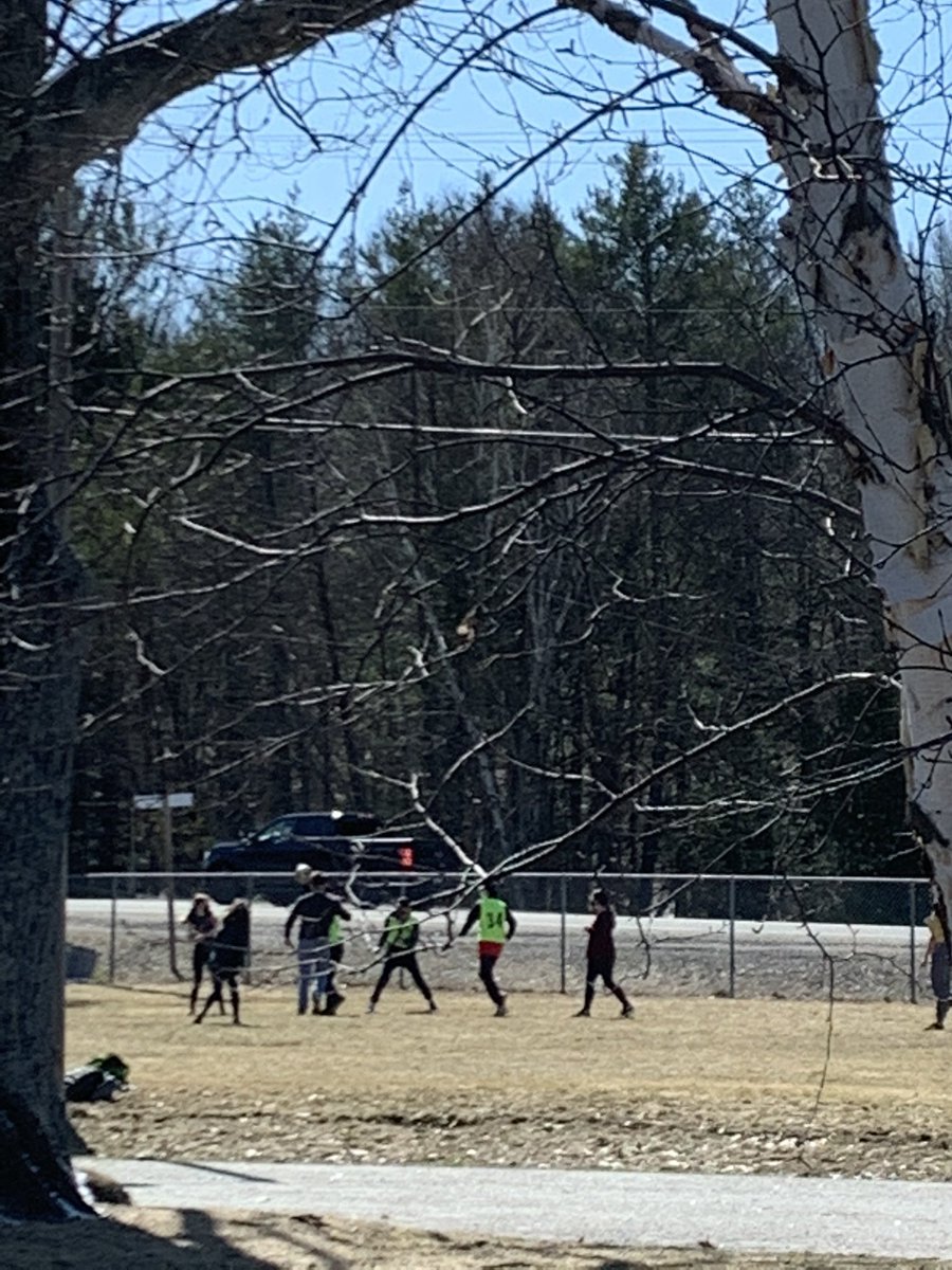 GlenOrchardPS's tweet photo. Intermediates making the most of this spring weather for phys ed! #gatorsgrow #tldsblearns https://t.co/I8ltOf1ixl
