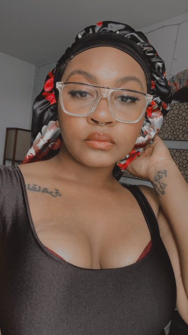 FORTY DOLLARS??!? - 1 pic. My lil round face 🥰 The main reason why my Grandmom would call me ‘Cookie’ https://t.co/aYDipvRezw