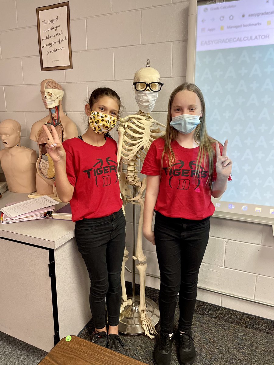 Carmella_Samler's tweet photo. Dunnellon Middle AVID Spirit Week Day 2: Stop, Collaborate and Twin! Our teachers know the importance of collaborating as professionals and the importance of incorporating collaboration for student success. @DMSTIGERTWEETS @CRenfroe4EDU  #MCPS_AVID #WeAreAVID https://t.co/NKdE6M0PSE
