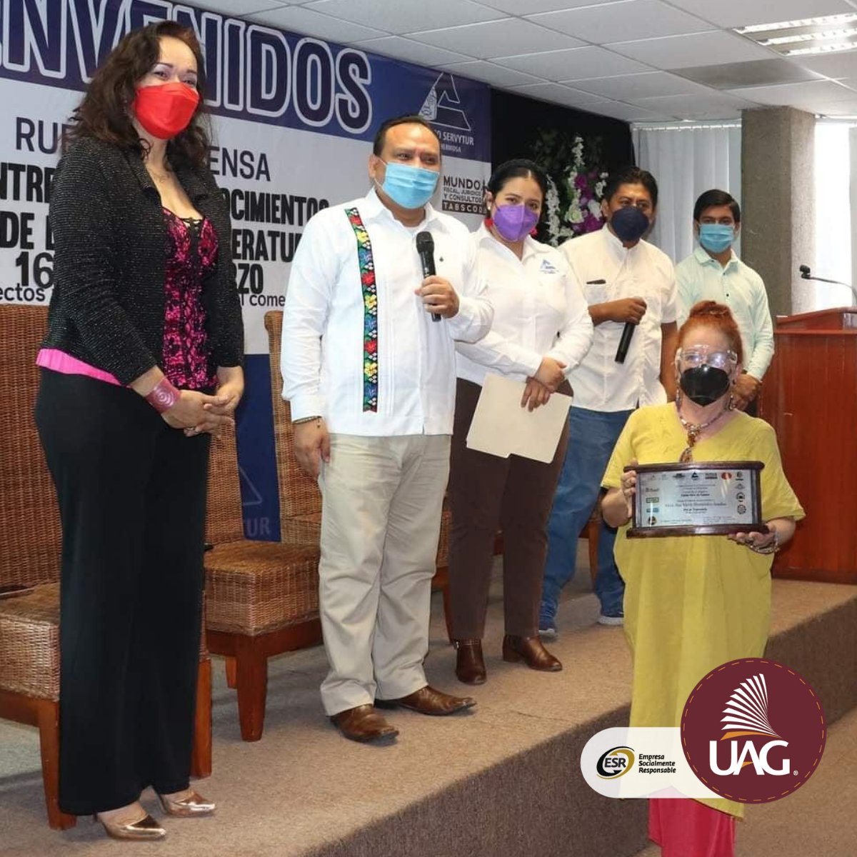 UAGTab's tweet photo. #OrgulloUAG
La @CanacoVhsa entregó un reconocimiento a la Mtra. Ana María Hernández Anadon, docente de nuestra institución, por su talento y larga trayectoria en el mundo de las artes escénicas de Tabasco.
¡Muchas felicidades! 👏🎉 https://t.co/vhWk2XWHG7