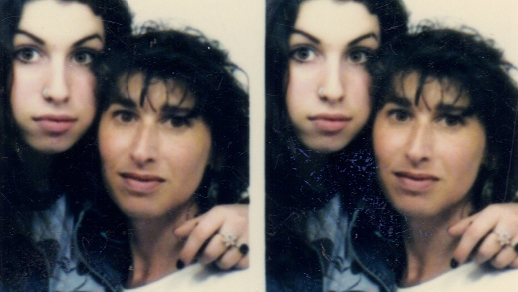 Two photobooth pictures of Amy and Janis Winehouse