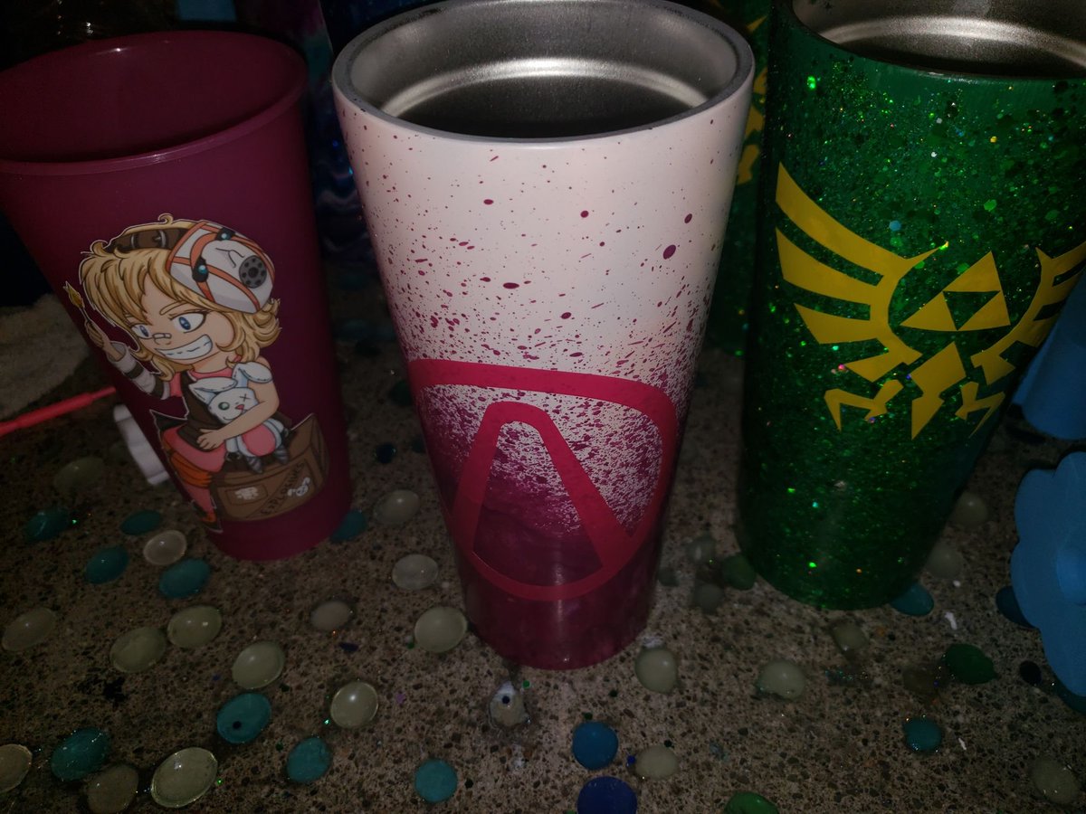RaesResin's tweet photo. Busy day in the chaos space today XD but I have new items going up on friday and lots of current items in my shop :D take a look if you want https://t.co/niji8eR1qL #furryart #tinytina #gearboxgames #resinart #tumblerartist #etsystore https://t.co/m3rkOAlgBz