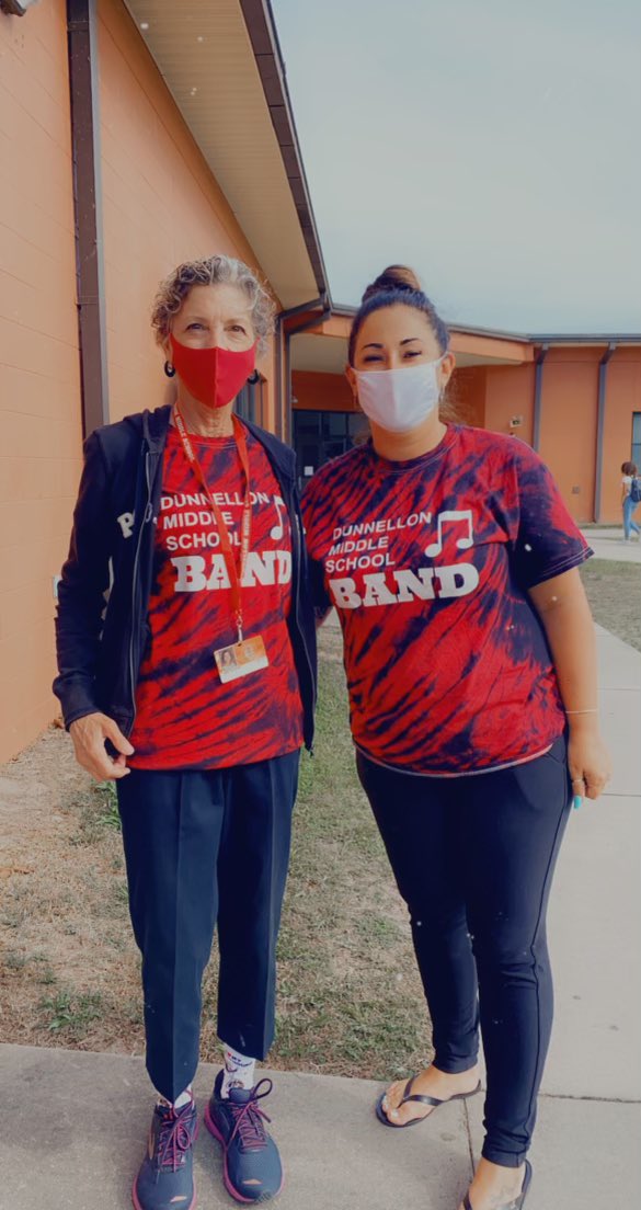 Carmella_Samler's tweet photo. More twinning fun for AVID Spirit Day 2: Stop, Collaborate and Twin! Teachers and students both joined in on the fun. @DMSTIGERTWEETS @CRenfroe4EDU #MCPS_AVID #WeAreAVID https://t.co/PQKN8ZO2X8