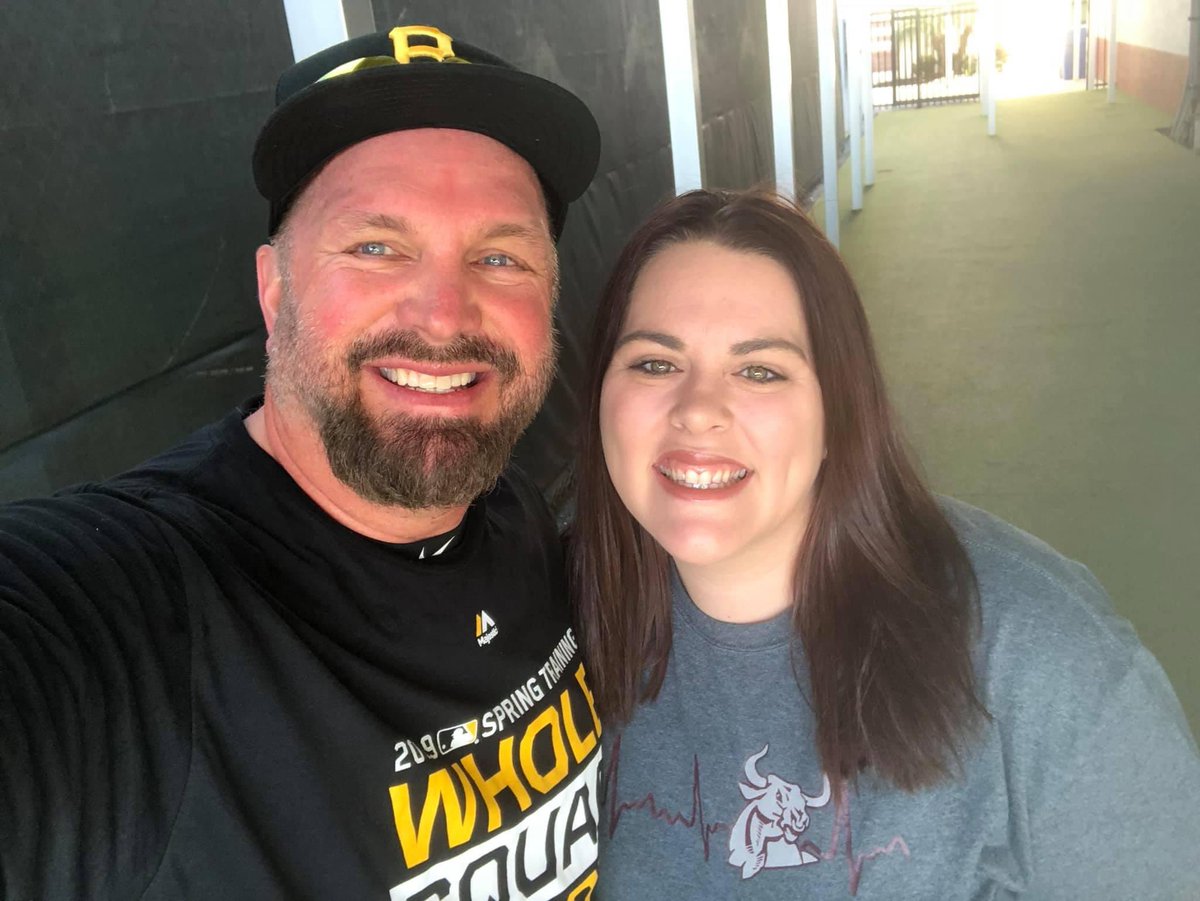 cloudguycody's tweet photo. @garthbrooks hey man, i figure this is a long shot... My wife met you at spring training and you signed a ball for her.

Unfortunately it was stolen from our storage unit while we were moving. Is there anywhere i can send one for you to sign to replace it? 🙏 https://t.co/pbEUULA9st