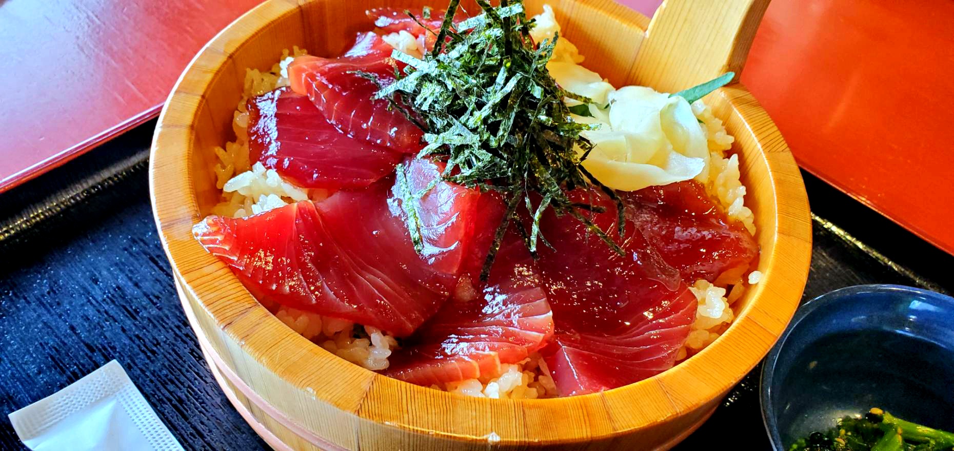Takagi 先日 伊勢神宮にお参りに行ってきました まぁメインはおかげ横丁での食事ですが 笑 手こね寿司と伊勢焼きうどんを食べてきました しっかりとコロナ対策をして皆さんで飲食店を盛り上げましょ 伊勢 伊勢神宮 おかげ横丁 手