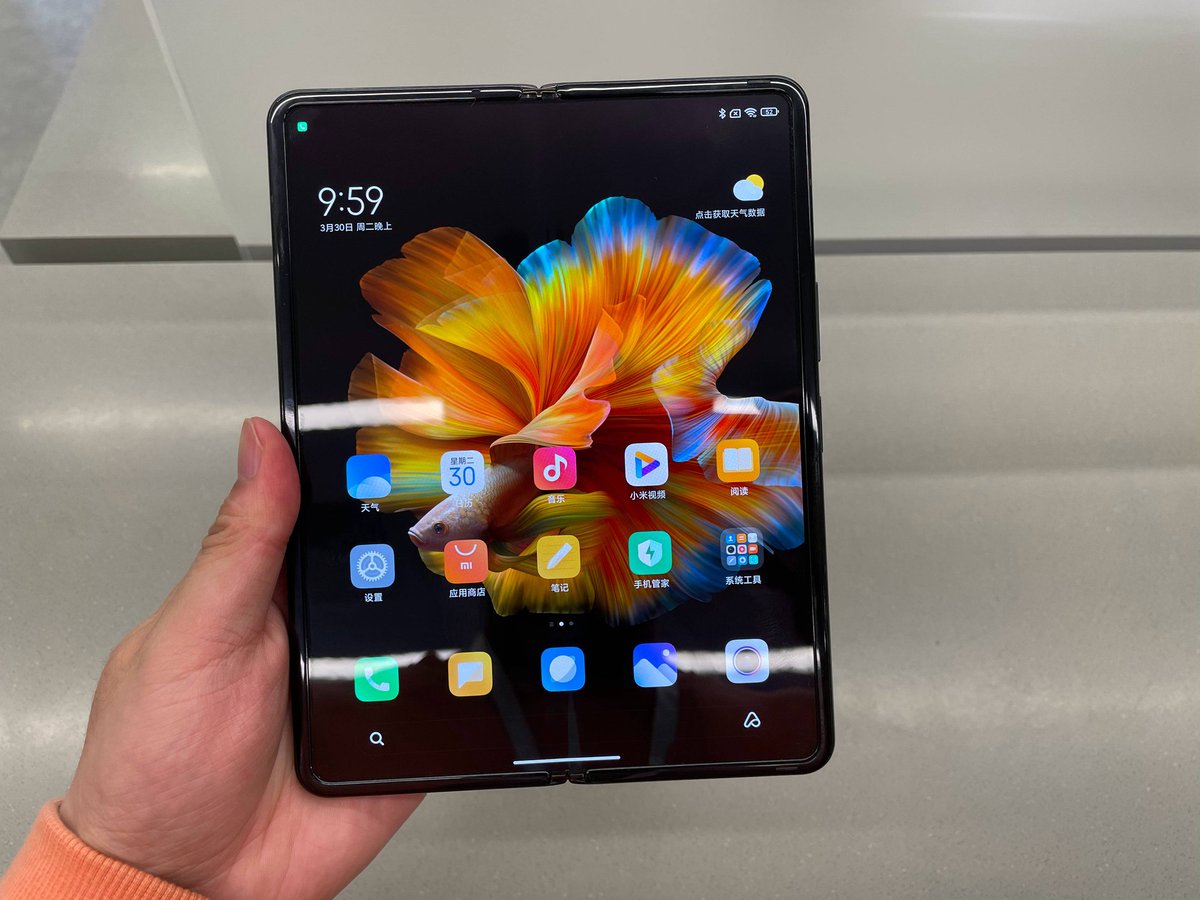 TechyPreacher's tweet photo. MiMIX FOLD👇  hands on!

Via: https://t.co/l7Hpxow8dY 

More Leaks on👇:
https://t.co/aQi9v66JJT

#MiMIXFOLD  #Xiaomi
 #YouTube #TechNews #Xiaomi #MiMix #MiMixAlpha #MiMixFold #MI #Fold #FoldingPhone #Redmi #Flagship https://t.co/YfBDypL9GY