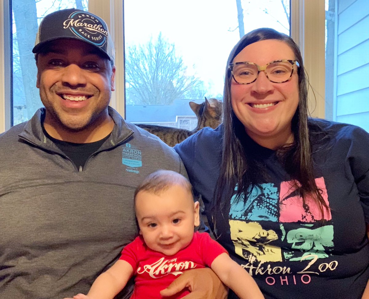 AllysonLBoyd's tweet photo. How we started #330Day in 2020 vs. how it’s going in 2021 🥰💗🤩 #330shirtday #330pride #akronite #justakidfromakron https://t.co/UJwvBlpVtl
