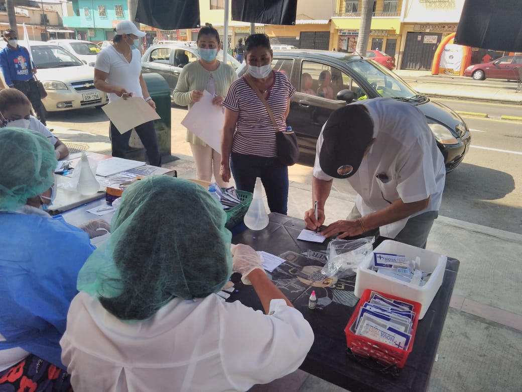 IndConLasso's tweet photo. El Equipo Presidencial del Guayas en Coordinación con el Frente de Dirigentes Populares se realizó brigada médica con pruebas rápidas de Covid-19 en el sector de la 26 y portete.
#EncontrémonosPorLaSalud
@LassoGuillermo @KAROLURIBEVELEZ https://t.co/lcQIoI6Fya