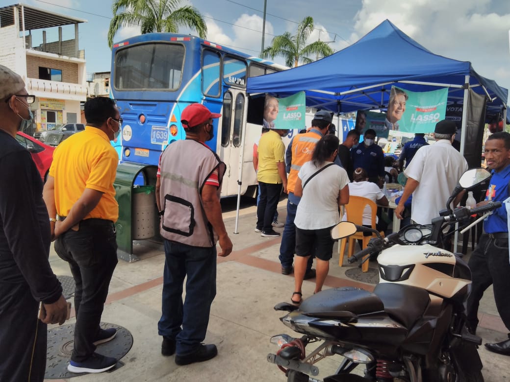 IndConLasso's tweet photo. El Equipo Presidencial del Guayas en Coordinación con el Frente de Dirigentes Populares se realizó brigada médica con pruebas rápidas de Covid-19 en el sector de la 26 y portete.
#EncontrémonosPorLaSalud
@LassoGuillermo @KAROLURIBEVELEZ https://t.co/lcQIoI6Fya