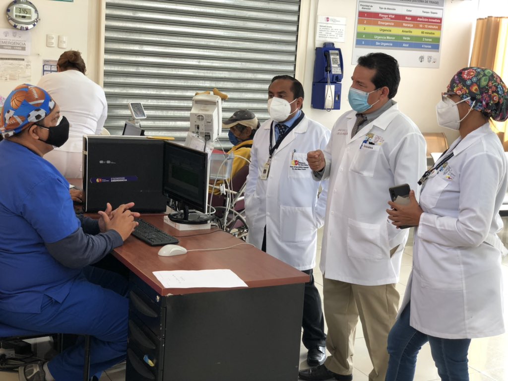 PabloGonzalezEc's tweet photo. Hoy junto a mi equipo asistencial recorrí la Emergencia @HGuayaquil, donde constaté el buen flujo de atención y verifiqué la aplicación de protocolos sanitarios que garanticen la seguridad de los pacientes. #ActivadosPorLaSalud https://t.co/IqLsBZL5Hx