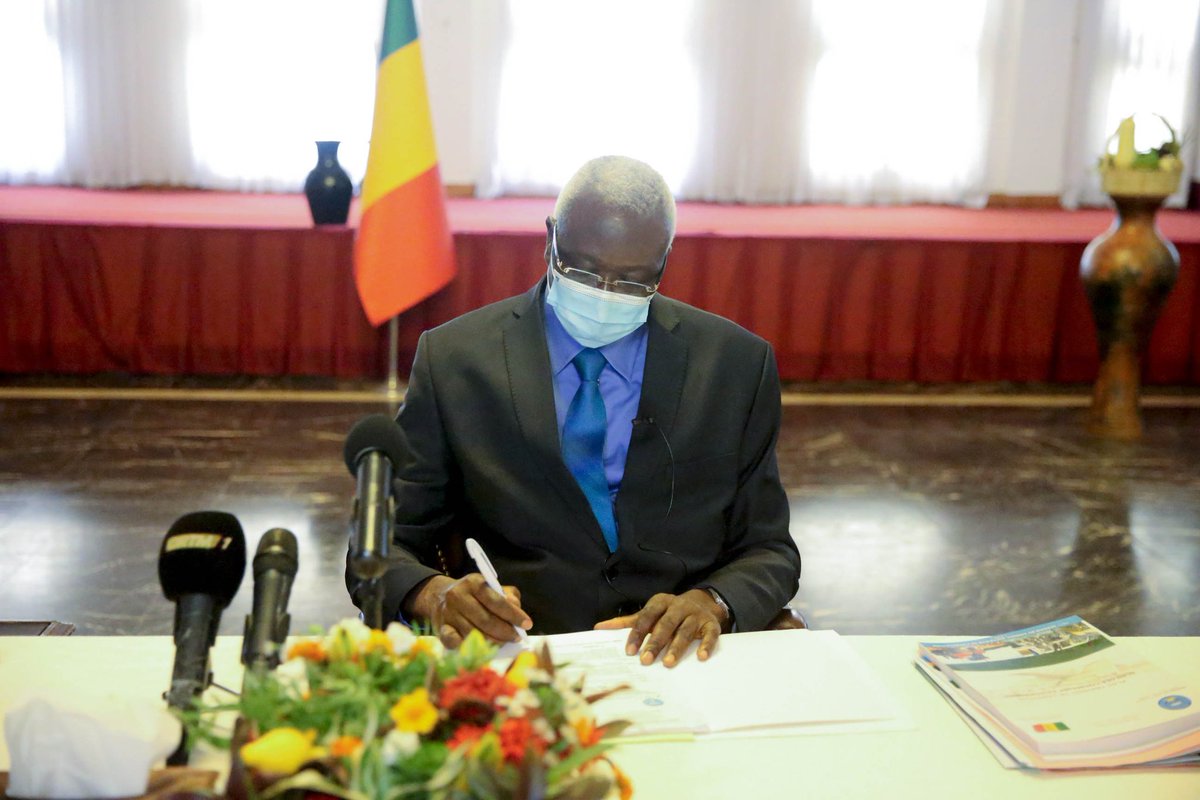 PresidenceMali's tweet photo. Koulouba | 30 mars
Conseil Supérieur de l'Agriculture : Le Président Bah N'DAW annonce la Campagne 2021 sous de bons auspices... 👇
https://t.co/LzSpO4UgTi https://t.co/rYaSEYl0JN