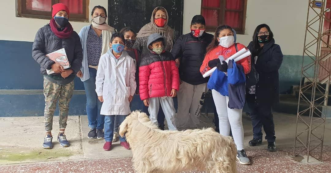 funculturaok's tweet photo. POR LOS CAMINOS DE LA SOLIDARIDAD
Estuvimos en Hualinchay -Esc. Pedro Zelaya- y San Pedro de Colalao haciendo entrega de filtros comunitarios de agua a 24 familias, además de alimentos y barbijos #ONG #agua #solidaridad #campaña #donaciones #Tucuman https://t.co/ClqOblqktC
