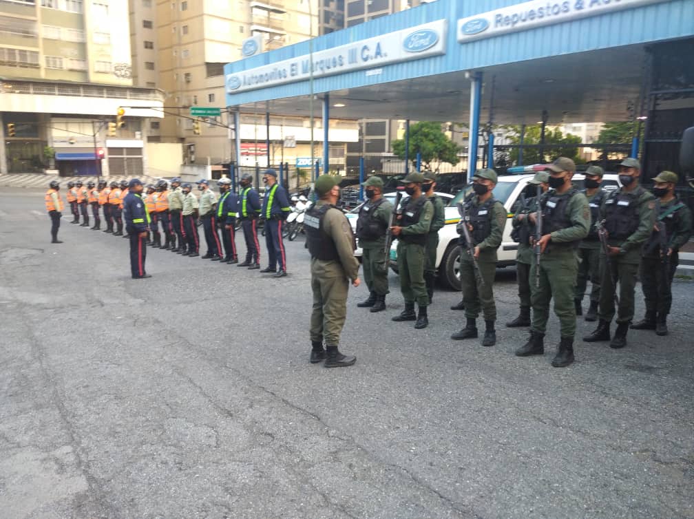 PolisucreOficia's tweet photo. Despliegue Conjunto Estratégico de Seguridad Ciudadana Inteligencia Patrullaje y reacción Inmediata #Plan76 INPRI al servicio de la ciudadanía para garantizar la paz y seguridad.
#UrbEwlMarques
@capitalzodi41
@PoliciaMiranda
@DESURPETAREGNB
#ServirYProtegerPMS https://t.co/FGaR7LQmL6