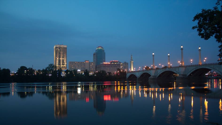 BostonFed's tweet photo. The #WorkingCities Challenge works to improve economic opportunity for residents in New England’s smaller, post-industrial cities. Four cities who started the challenge four years ago report the positive effects the program had on their communities. How: https://t.co/GPiY4LaRlt https://t.co/rsdXd14uwj