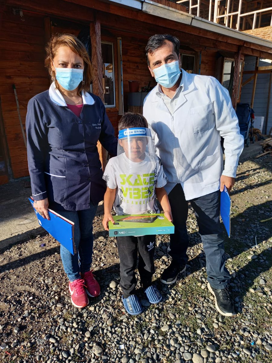 SLECostaArauca1's tweet photo. 🗒 | #NotasSLEPCA
Nuestros estudiantes de la escuela pública Catrianche de Nueva Imperial también recibieron sus esperadas tablets y material de apoyo para seguir aprendiendo desde casa. ¡Vamos por más!
#EnLaEducaciónPúblicaNosCuidamos
#SomosCostaAraucanía
#InicioAñoEscolar2021 https://t.co/BkazK46imY