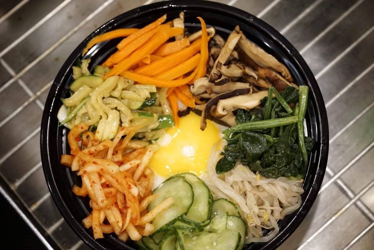 SuBIBainbridge's tweet photo. Bi-bim-bap, have you tried it? It's a popular Korean dish with rice, egg &amp; a mixture of seasoned vegetables. Healthy, balanced and delicious! 😍👌 #bibimbap #kitsapcounty https://t.co/Iz3sdB7QtE