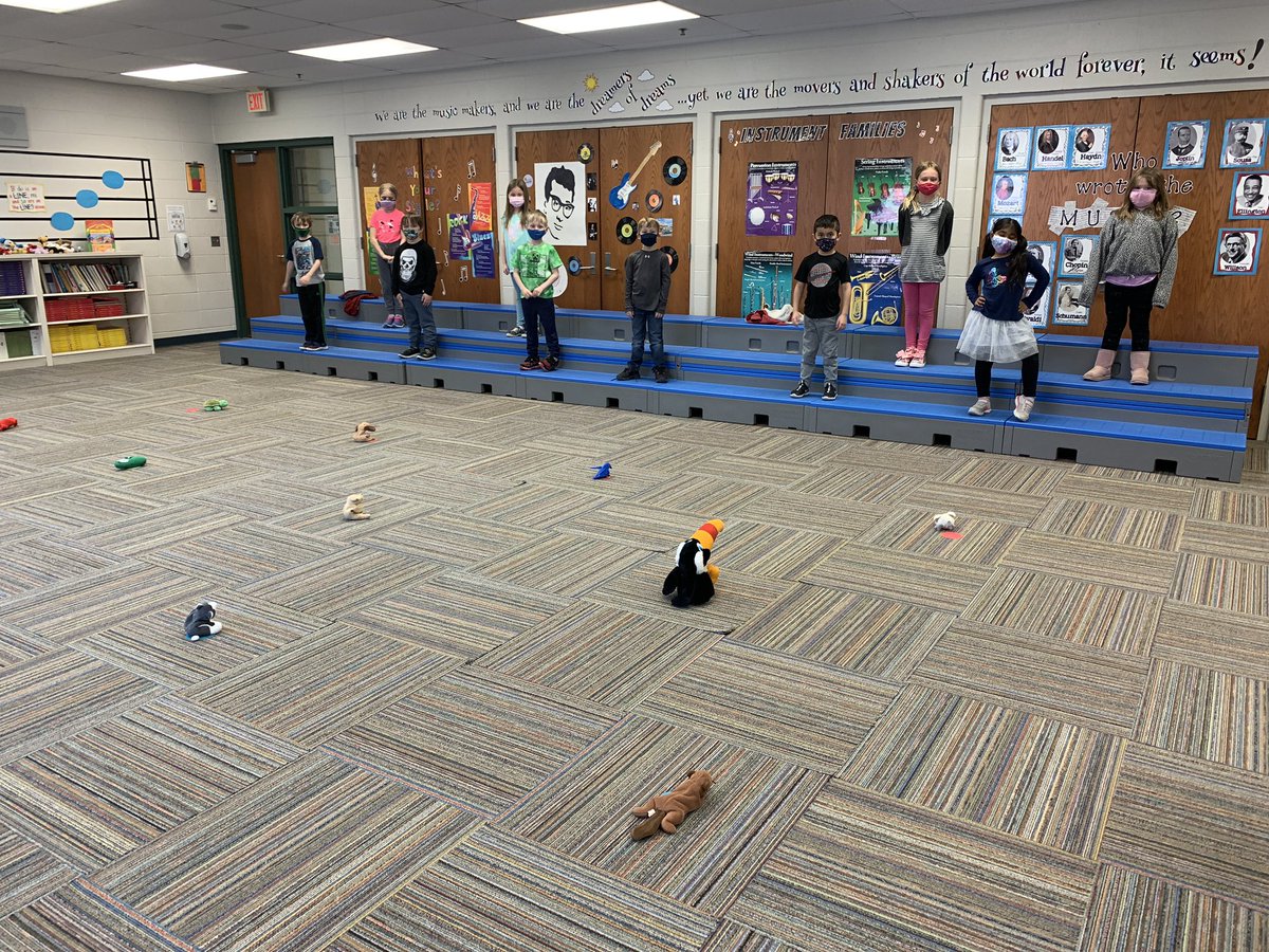 JeffersonSings's tweet photo. When we can’t bring an audience to school to watch us sing...we invite the BEAT BUDDIES!! The Buddies all agreed that the first graders sang beautifully. #TuBeArtful #mused @MrsMcKeeMC https://t.co/NjRZCL0Ufu