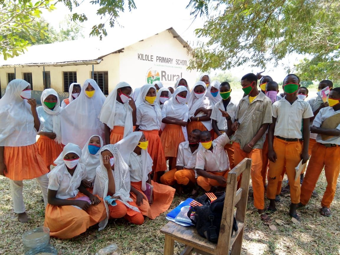 CESKenya's tweet photo. Through our new programme in partnership with @kwaleplastics. We were able to distribute nearly 500 masks to our Natures Guardians students. Thank you to Bhardwaj Welfare Trust for this kind donation. 
#facemasks #schoolclub #safety #donation #diani #kenya #marineteam https://t.co/O6AWx6R3eG