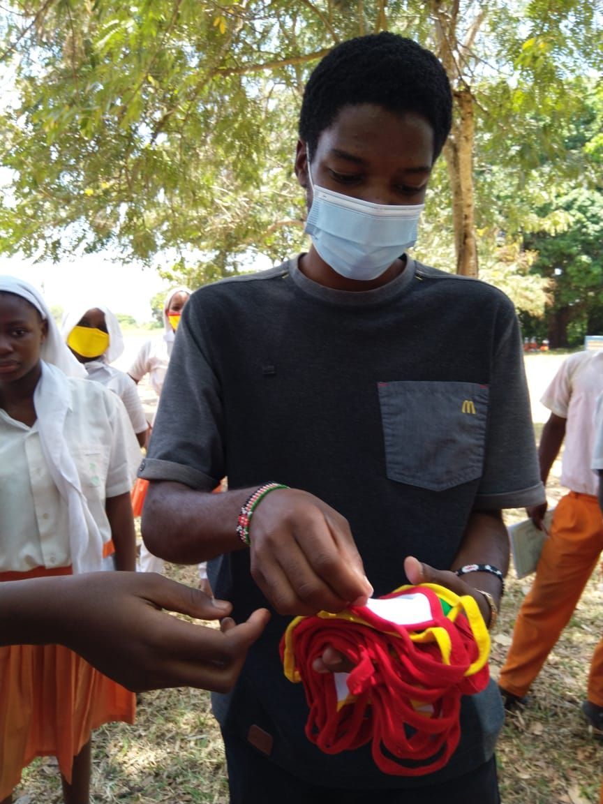 CESKenya's tweet photo. Through our new programme in partnership with @kwaleplastics. We were able to distribute nearly 500 masks to our Natures Guardians students. Thank you to Bhardwaj Welfare Trust for this kind donation. 
#facemasks #schoolclub #safety #donation #diani #kenya #marineteam https://t.co/O6AWx6R3eG