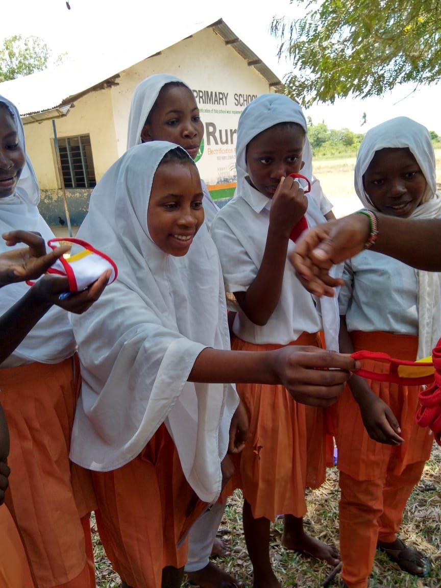 CESKenya's tweet photo. Through our new programme in partnership with @kwaleplastics. We were able to distribute nearly 500 masks to our Natures Guardians students. Thank you to Bhardwaj Welfare Trust for this kind donation. 
#facemasks #schoolclub #safety #donation #diani #kenya #marineteam https://t.co/O6AWx6R3eG