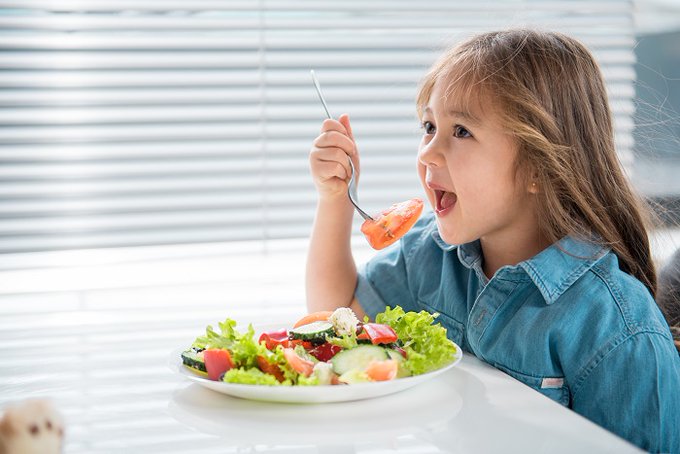 USDA_FNA's tweet photo. WIC offers nutrition education, on the types and amounts of foods your child needs each day to learn, grow and be healthy. https://t.co/LseqKg0CDc #NationalNutritionMonth https://t.co/GpJht5G1lf