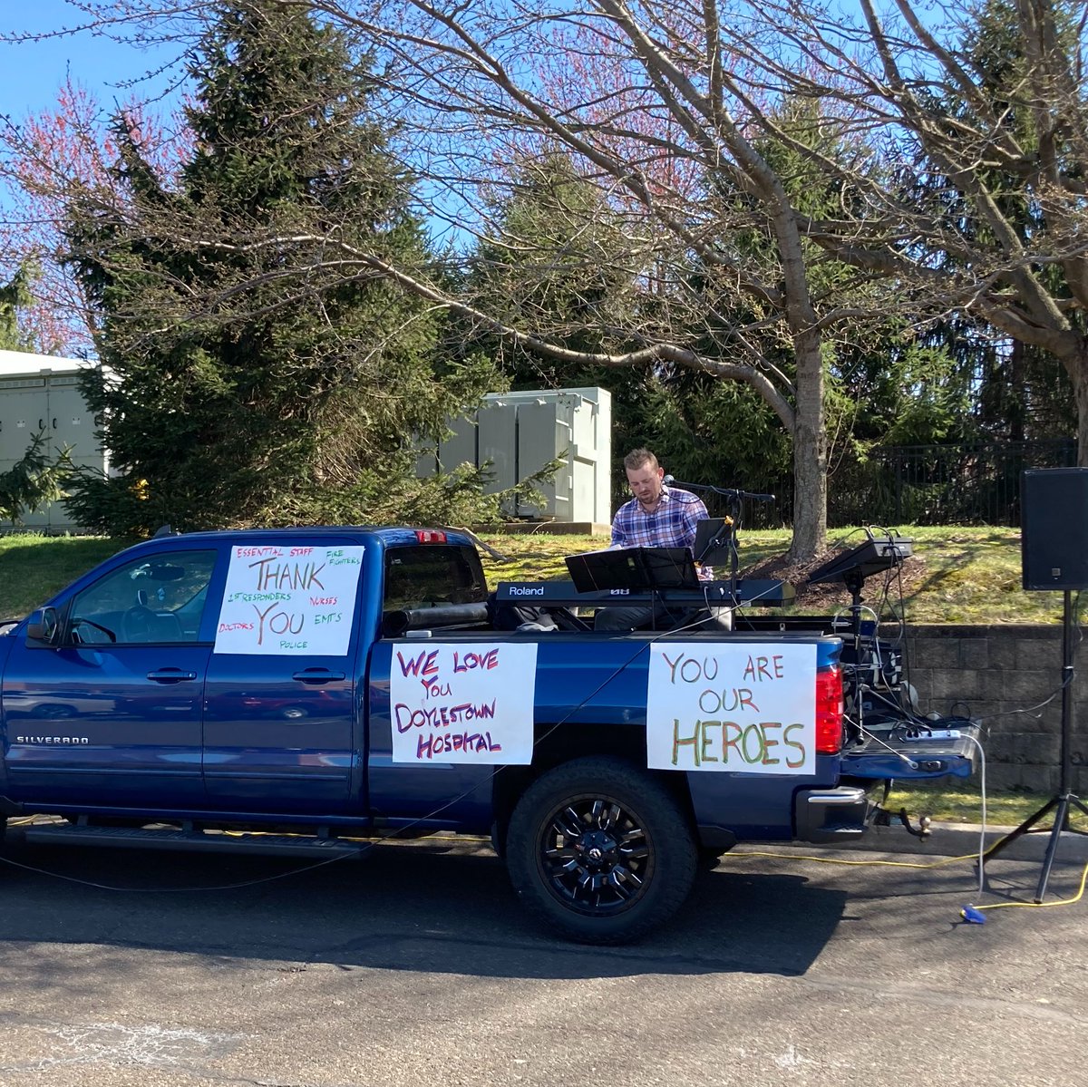 OneVisionDHF's tweet image. Once again, Doylestown Hospital is proud to have Keith Garner on campus, performing today in honor of #nationaldoctorsday. Thank you, Keith! #DoylestownHealthFoundation #DoylestownProud #KeithAndJoey #DoylestownHospital