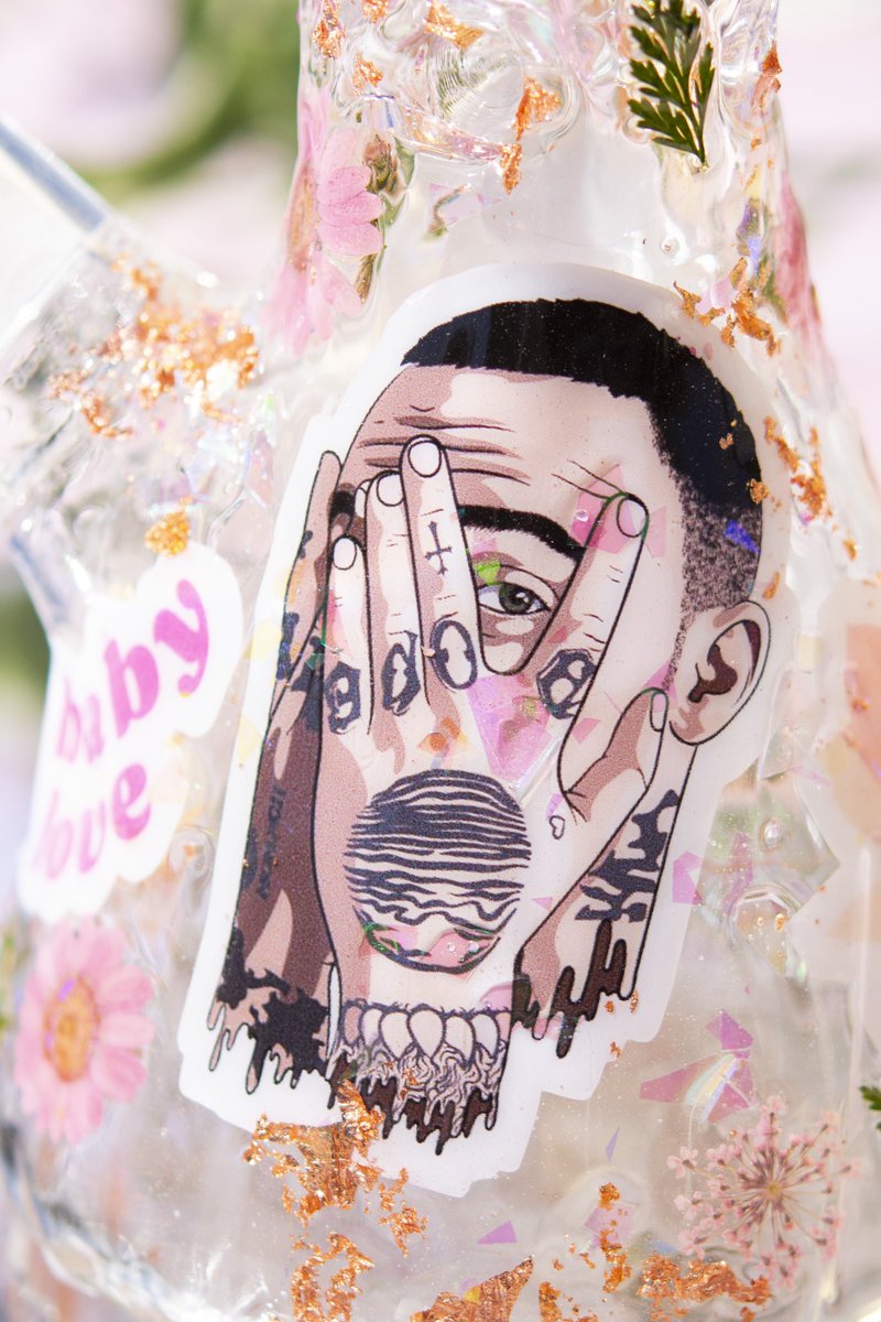 stephanielegok's tweet photo. 12" Mac Miller bong still in my shop!!💗💗☁️✨

use code "LUCKY7" for an extra $7 off🥰🍃 link below! https://t.co/2WagMFCvlA