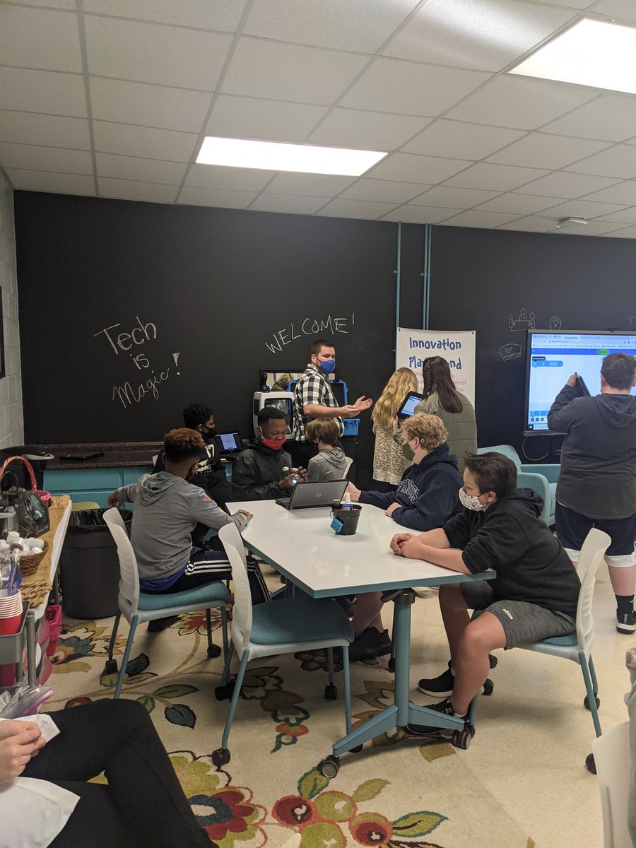 baldwi2's tweet image. Mini-Golfing with Sphero #vision5 #a5instruction @ACobb1991 @Sphero