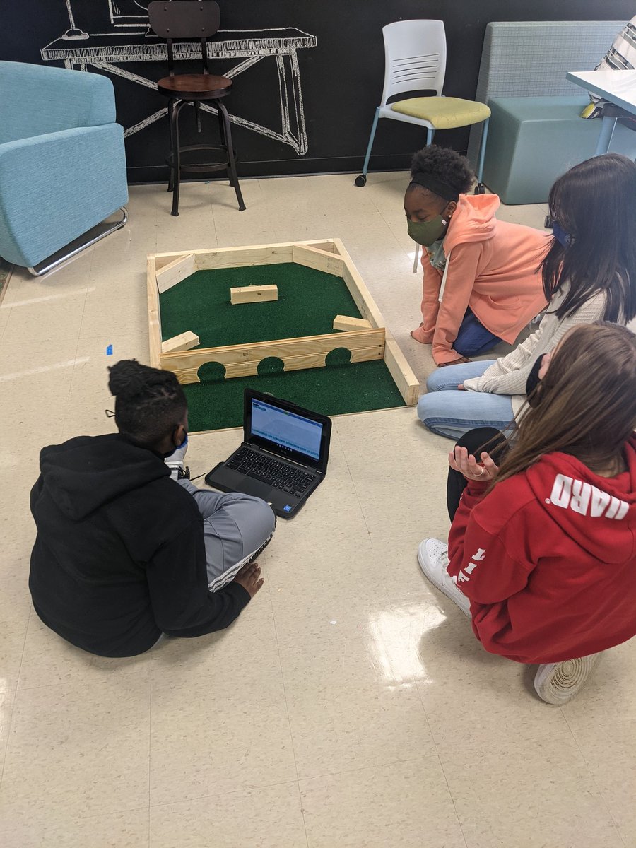 baldwi2's tweet image. Mini-Golfing with Sphero #vision5 #a5instruction @ACobb1991 @Sphero