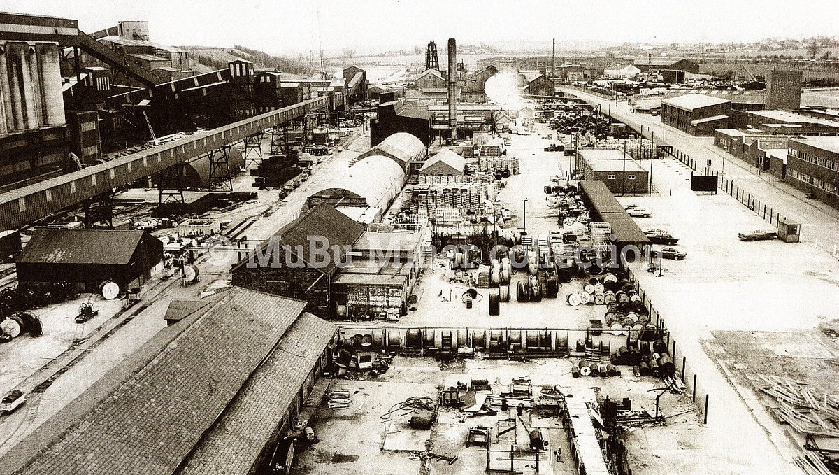 miningheritage's tweet photo. Here is a similar pit-top image of the stock yard at #MarkhamColliery #Derbyshire in the 1984. The photo is taken from Markham No.1 headstock & comes from a collection donated to @MuBuMiner by Jim Dymond, whose late brother worked at the pit. #miningheritage https://t.co/1I15Cj6NTj
