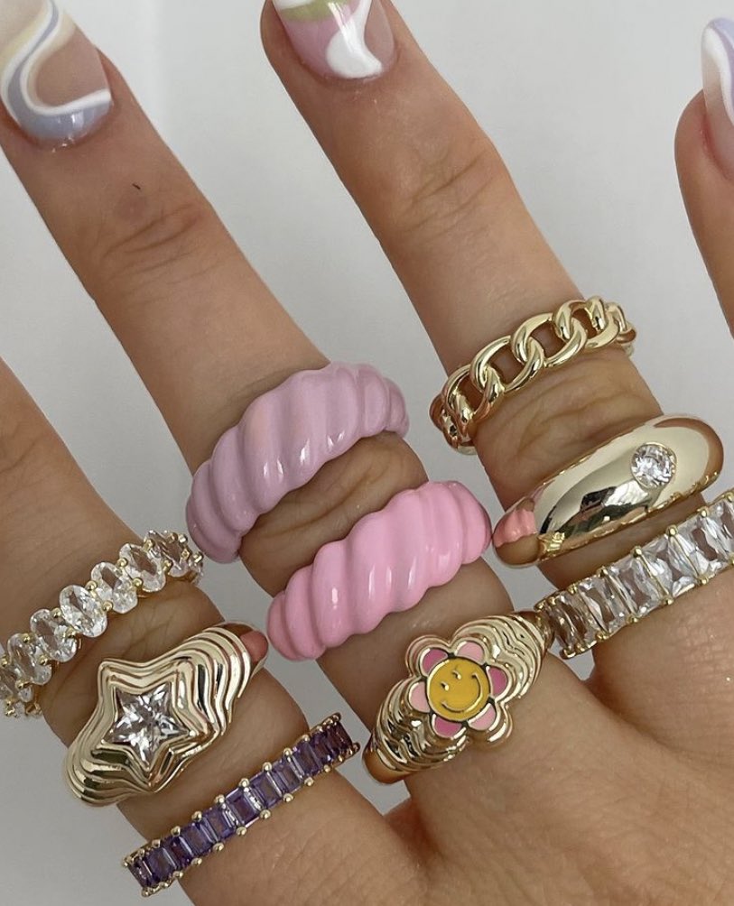 badestoutfit's tweet photo. chunky rings https://t.co/HRCOsdWSDQ