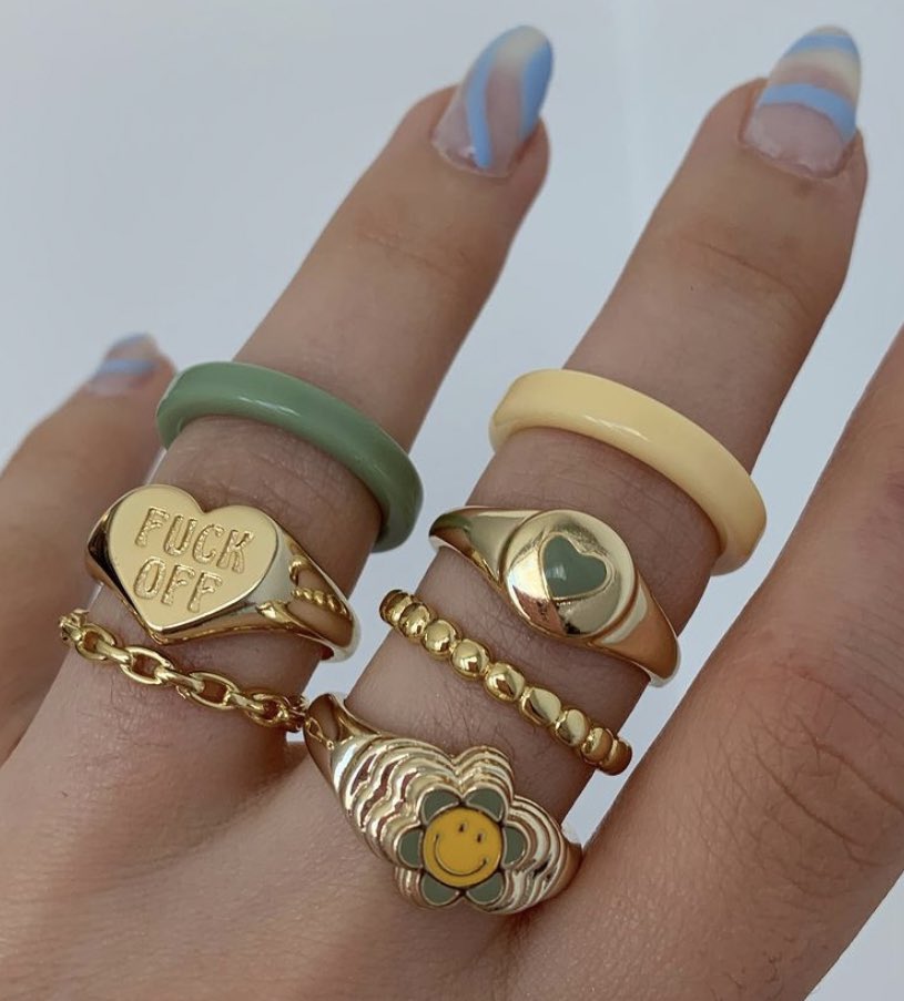 badestoutfit's tweet photo. chunky rings https://t.co/HRCOsdWSDQ