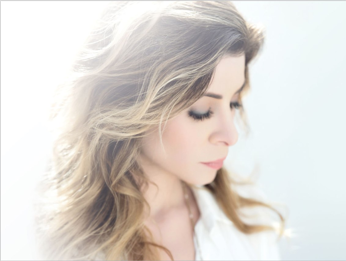 JulieZbyDE's tweet photo. Le 30 Mars 2015, le sublime album #Blanc de notre belle @juliezenattioff sortait!1 album tant attendu, des chansons inoubliables, des live de folie! 6 ans après, il resonne encore ds ttes les mémoires!Bon anniversaire #Blanc ! #JulieZenatti #Lesamis #DouJeViens #ParsSansRienDire https://t.co/LyKegzUdk6