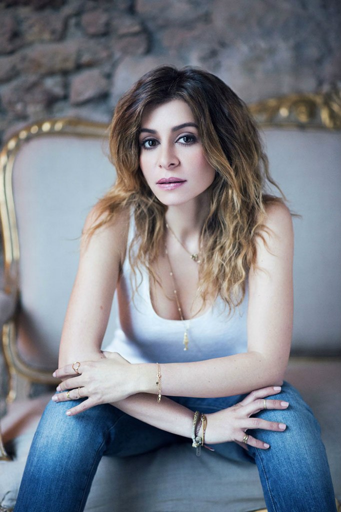 JulieZbyDE's tweet photo. Le 30 Mars 2015, le sublime album #Blanc de notre belle @juliezenattioff sortait!1 album tant attendu, des chansons inoubliables, des live de folie! 6 ans après, il resonne encore ds ttes les mémoires!Bon anniversaire #Blanc ! #JulieZenatti #Lesamis #DouJeViens #ParsSansRienDire https://t.co/LyKegzUdk6