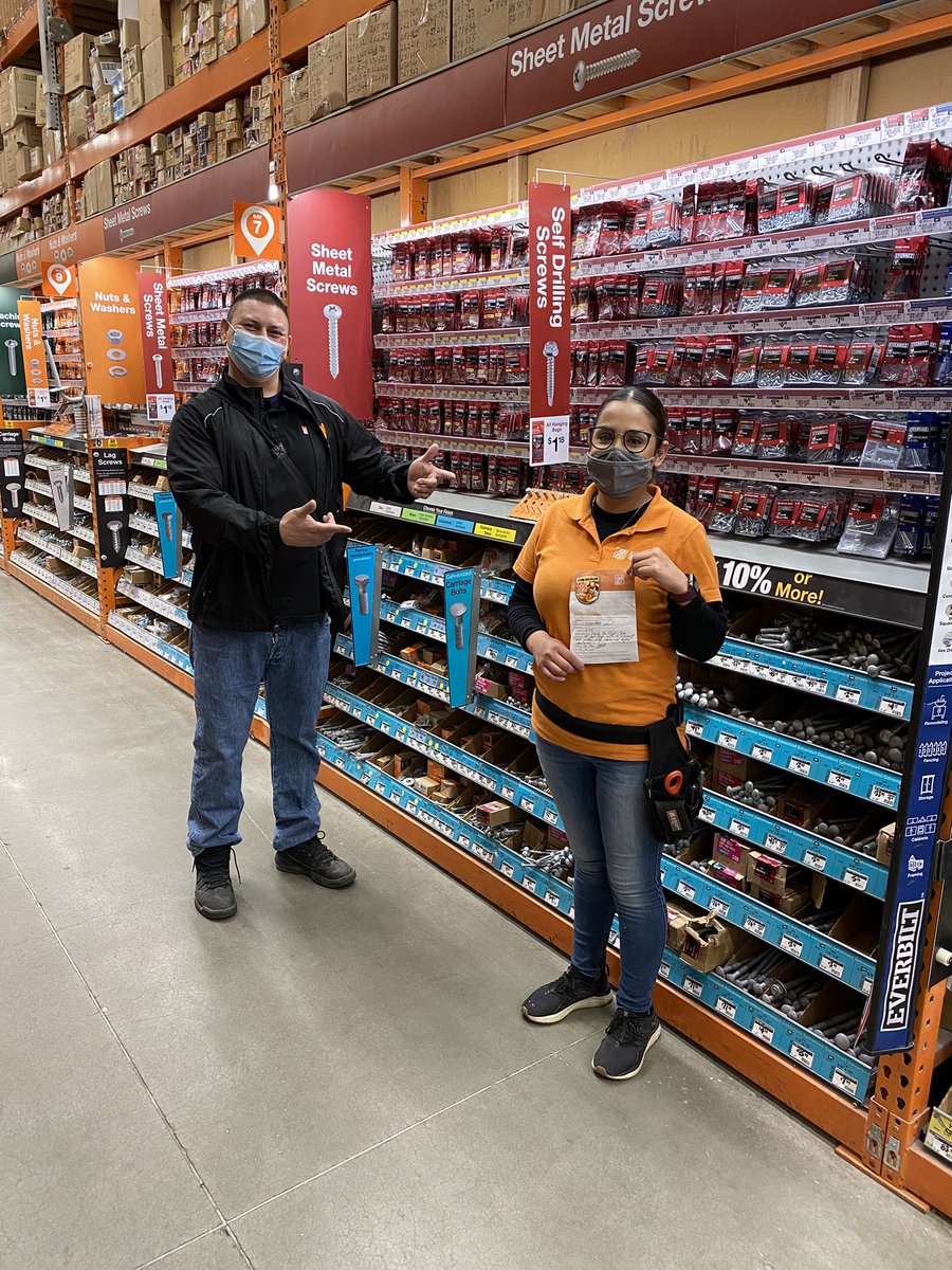 o_gutierrez72's tweet photo. MEAS Joe recognized Mariana for doing an amazing job with preforming general service with quality and very high standards! Thank you Mariana your bays were lights out! #Pacnorthproud #METdrivessales https://t.co/8XeaqcKGvy