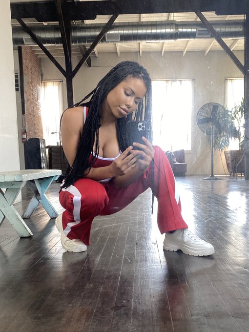 1 pic. most of my time is now spent trying to figure out how to best smush my boobs together  https://t<a href="/tag/mvsales"class="tags"><span>#mvsales</span></a>