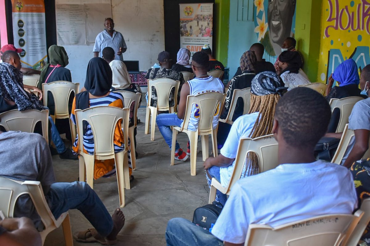 ManyattaYouth_m's tweet photo. #SavetProgram
#ShrinkingVeSpaces
We have for the past 2 years been equipping the leaders who represent 30 groups with 15 specializing in agribusiness and the other 15 in Arts and Filming. MAYE adds value to their entrepreneurship and marketing skills. https://t.co/c0gNRka6gR