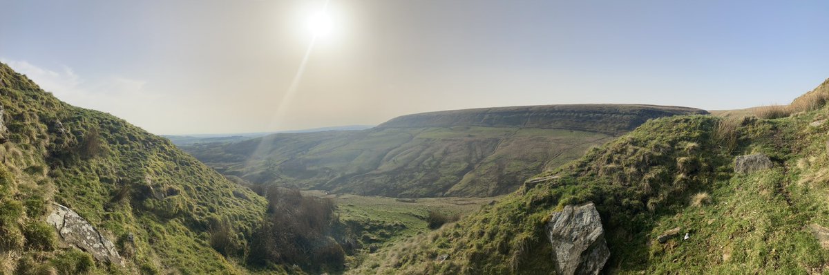 funnypenny's tweet photo. Beautiful day for a 3 hour ramble on Holcombe Moor. #threepeakstraining ⛰⛰⛰ https://t.co/tvoo754gWH