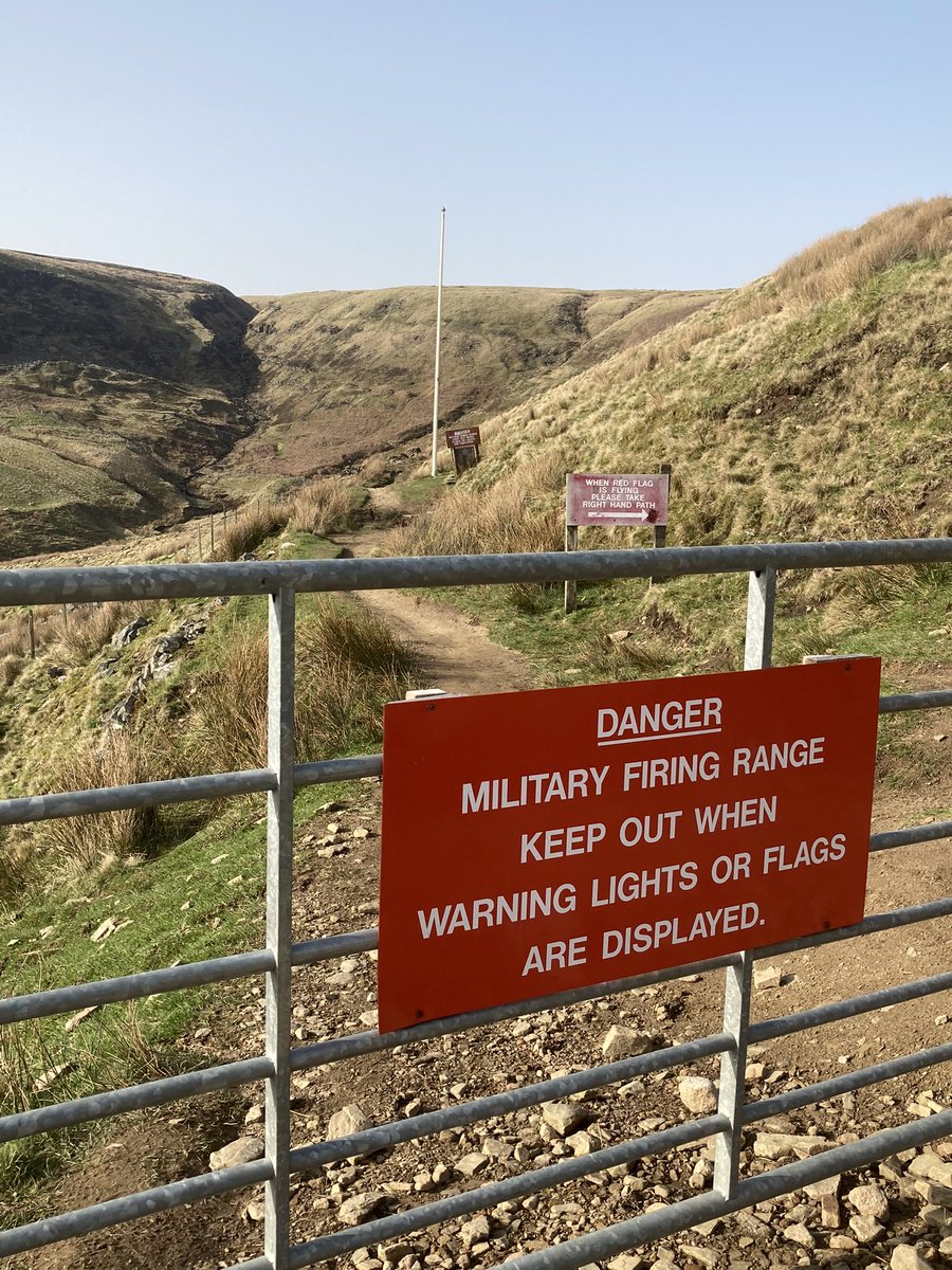 funnypenny's tweet photo. Beautiful day for a 3 hour ramble on Holcombe Moor. #threepeakstraining ⛰⛰⛰ https://t.co/tvoo754gWH
