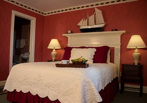 Transformation Tuesday! Pictured here is the Morgan Suite in our 1865 House. This building was under construction from October 2017-May 2018. This suite was designed by the President of the Inn and our previous Director of Operations Manager.