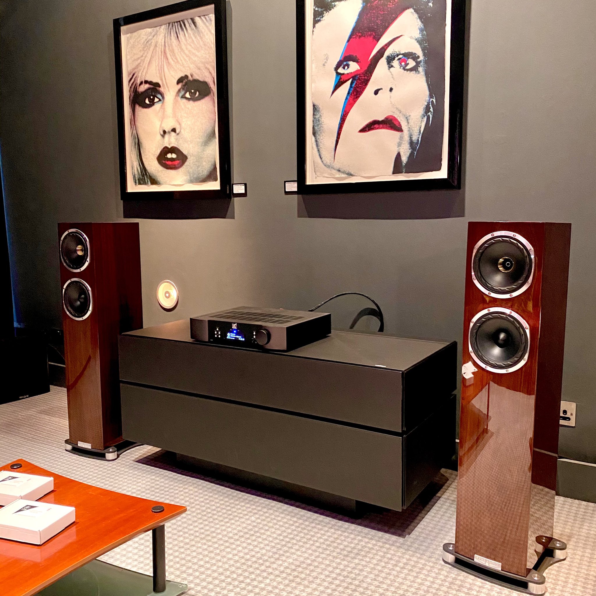 Loud & Clear Glasgow on Twitter: "Here are the What Hi-Fi? 🌟🌟🌟🌟🌟  loudspeakers from Fyne Audio, the special production F501SP in the glorious  Piano Gloss Walnut finish - £3,220. They are being