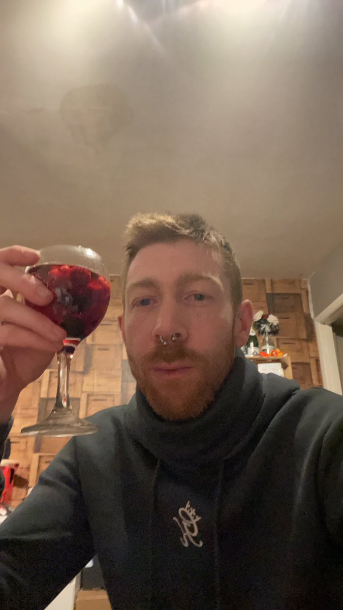 ScallyKing84's tweet photo. Strongbow dark fruits with frozen fruit as ice. Such a good night. #cashmaster #cashking #findom #cashboi #cashpig #cashfag #paypig #tribute #DM #King #Alpha #fagtax https://t.co/PC7Ju3QzLH