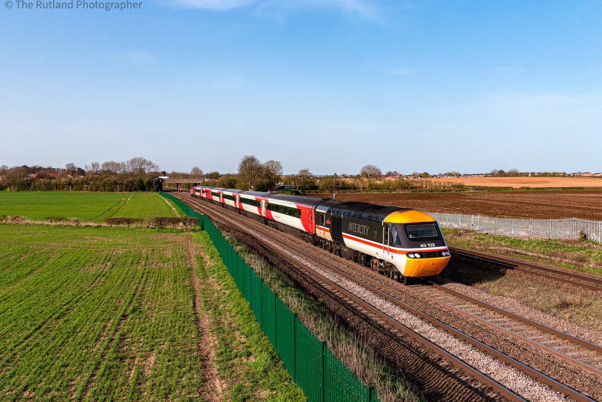 iainw_802's tweet image. flickr.com/photos/ukbuses… #yesemr #hst @EastMidRailway  #43102 #highspeedtrain #intercity #thurmaston 43102 tnt 43295 1B63 Nottingham to St Pancras at Thurmaston