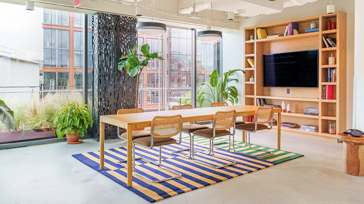 WeWork's tweet photo. From powerhouses on K Street to creative hubs in NoMA, see the best workspaces in Washington, D.C.: https://t.co/WIaIbfukVk. #wework #weworkdc https://t.co/XJyJxDdild