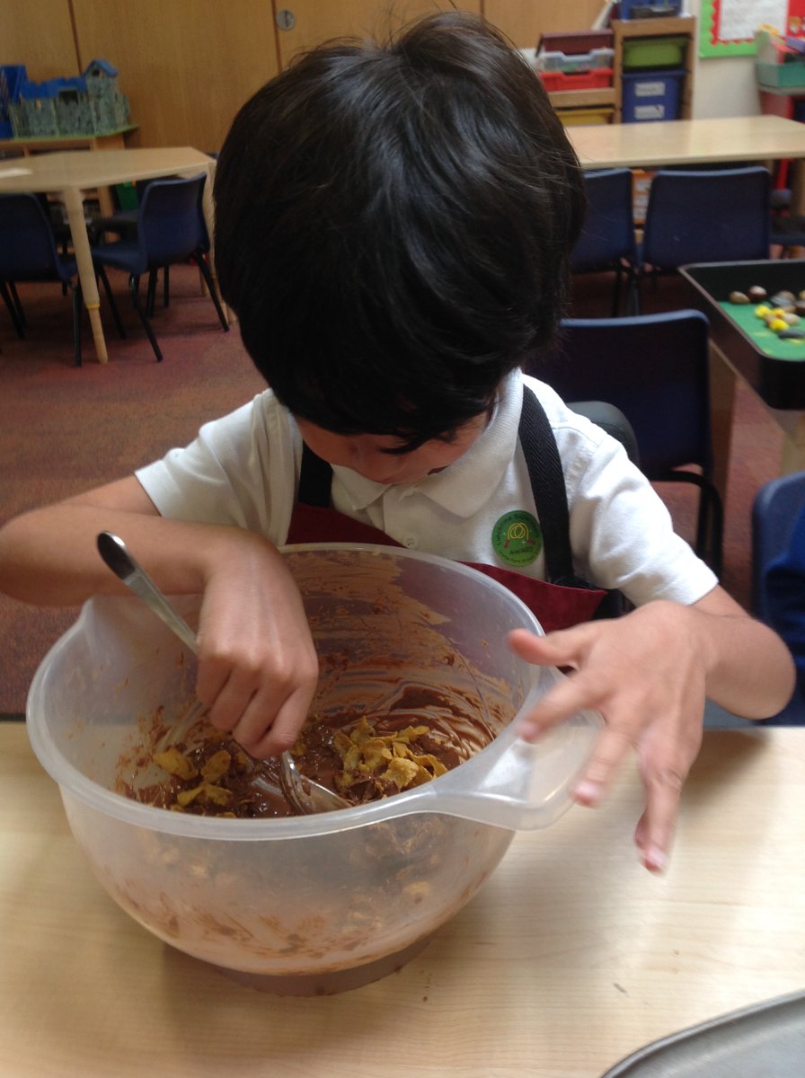 gfprimarycov's tweet image. RP had fun making chocolate Easter nests. They look very yummy! #GFRP #GFCOOKING