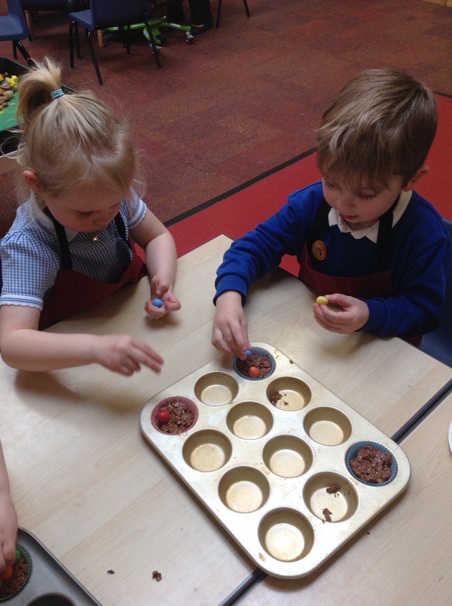 gfprimarycov's tweet image. RP had fun making chocolate Easter nests. They look very yummy! #GFRP #GFCOOKING